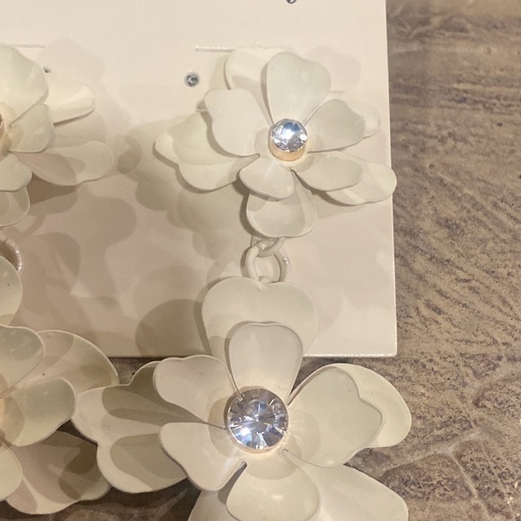 Sprayed Petals Double Drop Earrings - A
New Day Ivory Or Dark Pink NWT - Picture 12 of 12